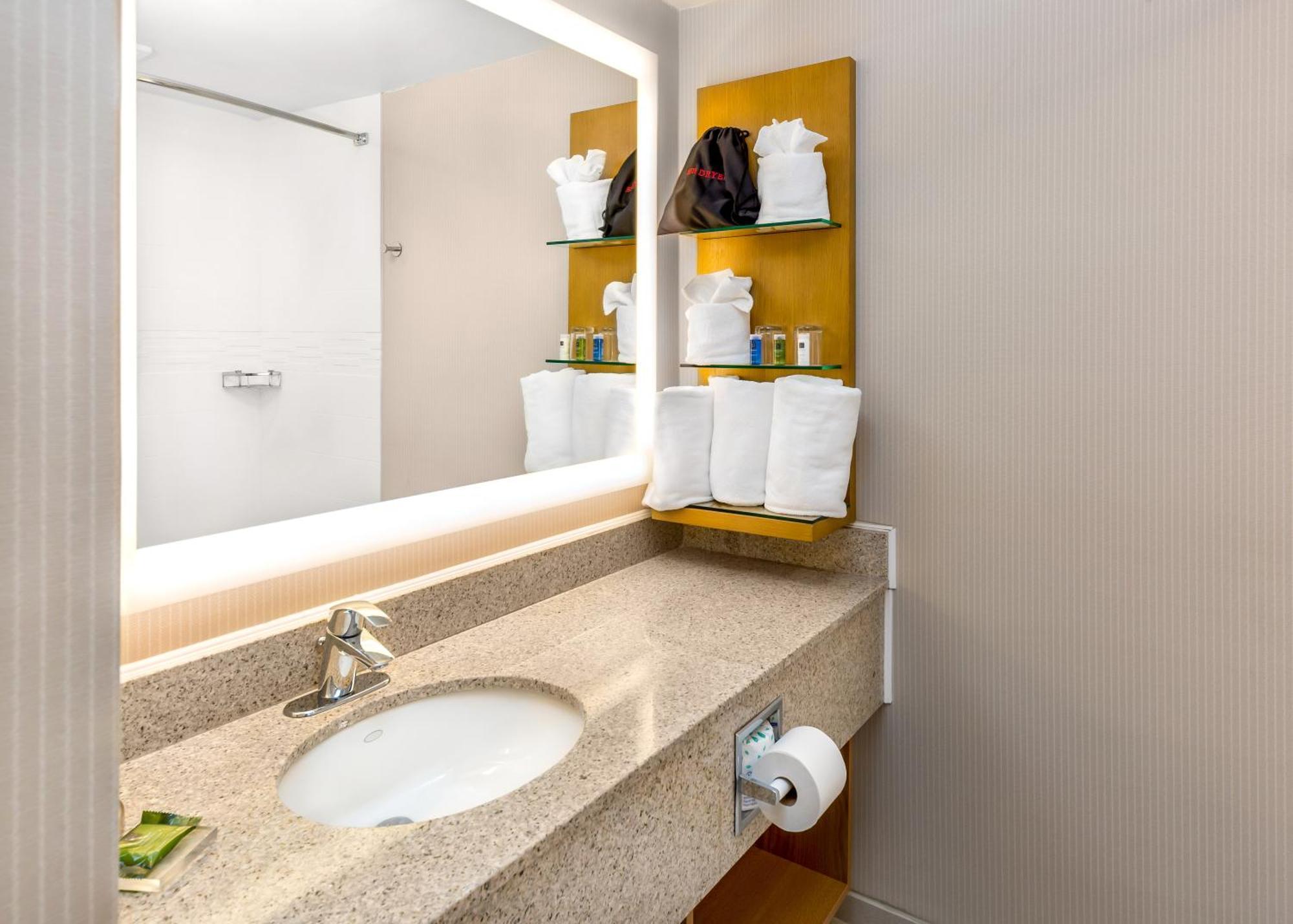 Delta Hotels By Marriott Utica Dış mekan fotoğraf